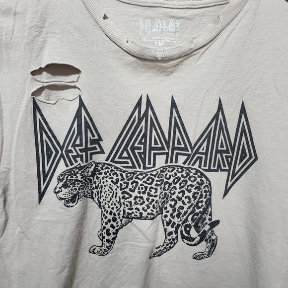 Def Leppard Distressed Graphic Crop T-Shirt Tan Leopard Band Tee S/M - Picture 4 of 11